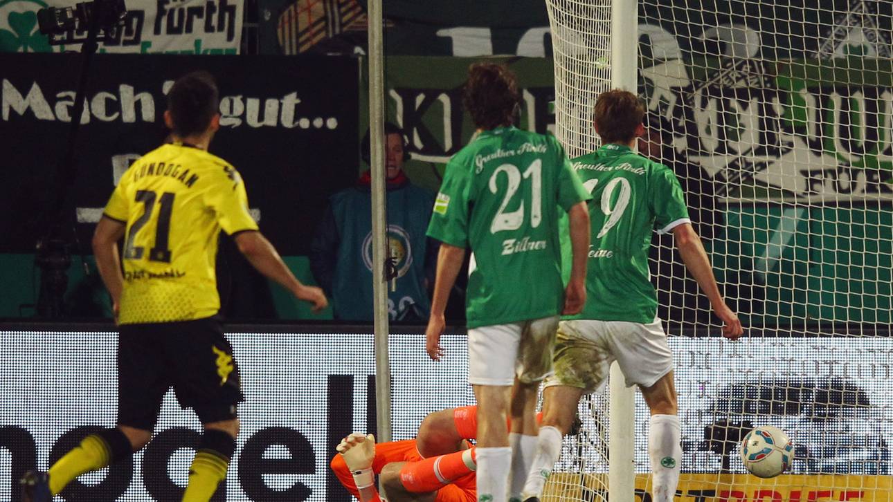Ilkay Gündogan (l.) machte im Pokal-Halbfinale 2012 die Fürther Psychotricks zunichte