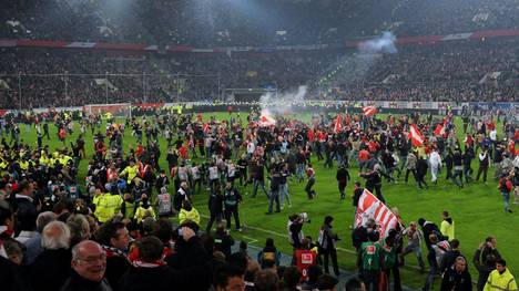 2012 fluteten Düsseldorf-Fans zu früh den Platz