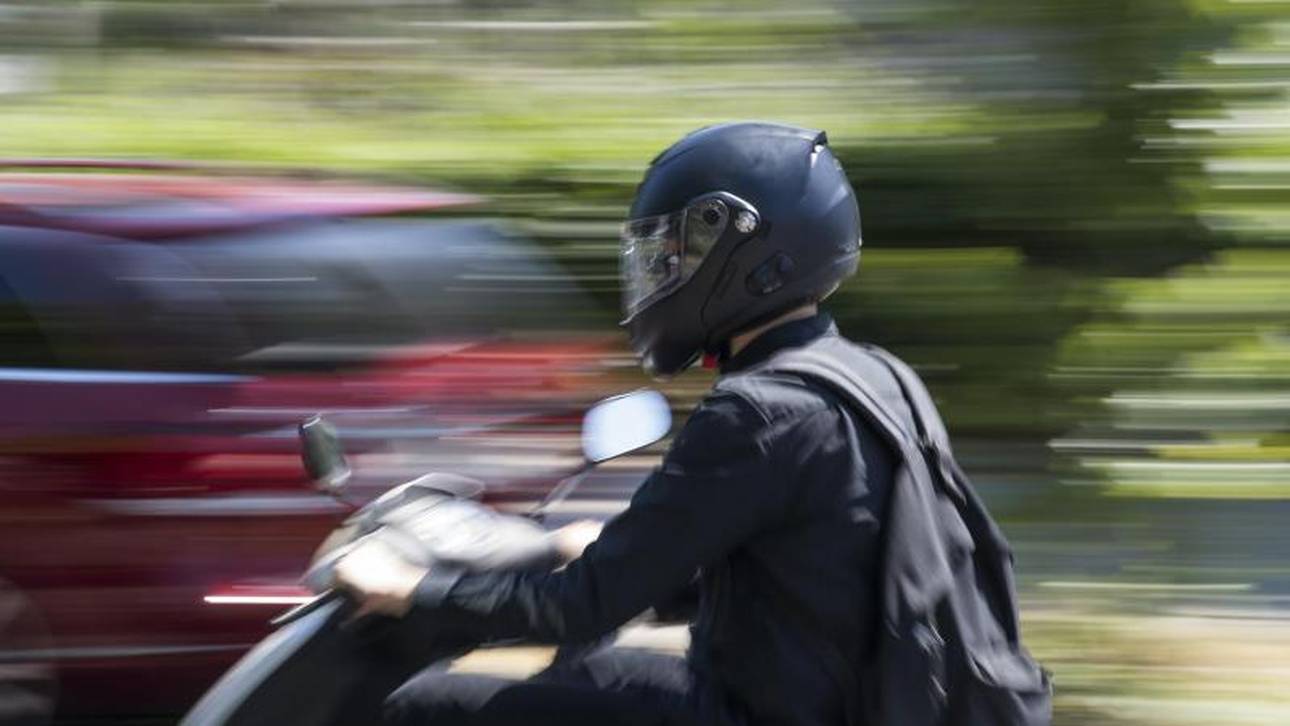 Finger weg: Manche Roller für bis zu 45 km/h lassen sich leicht illegal schneller machen, doch das ist nicht nur verboten, sondern überfordert zumeist Fahrer als auch die Bremsanlage