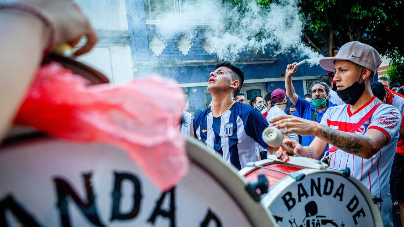 In Argentinien versammelten sich die Menschen zum trauern
