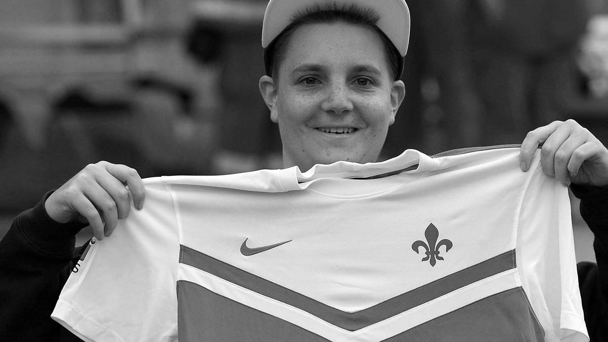 Darmstadt-Fan Johnny litt viele Jahre unter einem bösartigen Hirntumor, der immer wiederkehrte. Doch unter dem Motto "Du musst kämpfen, es ist noch nichts verloren" stemmte er sich gegen den Krebs.  Heimes wurde 26 Jahre alt