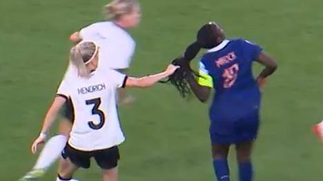 Kathrin Hendrichs fataler Aussetzer brachte die DFB-Frauen früh in Unterzahl. Ex-Nationalspielerin Melanie Leupolz spricht über ihre ehemalige Teamkollegin.