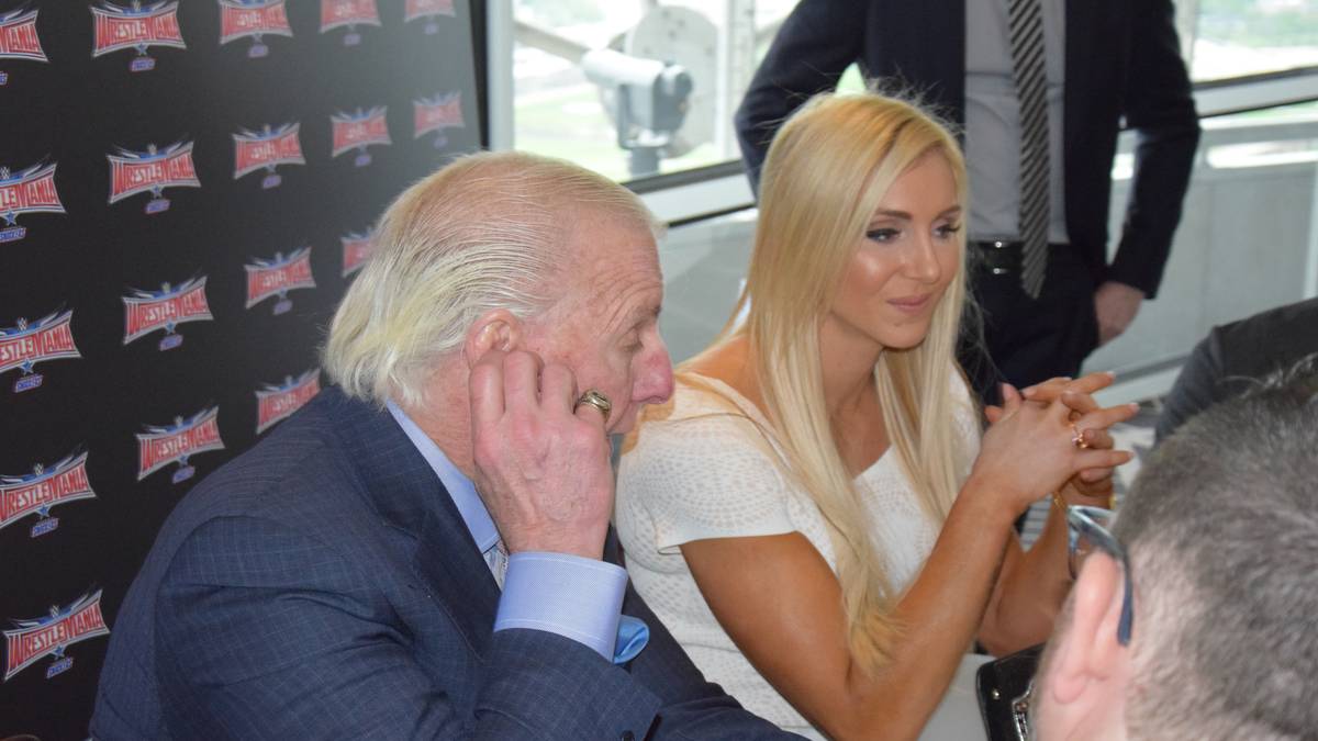 Ric Flair begleitet bei WrestleMania Tochter Charlotte an den WWE-Ring