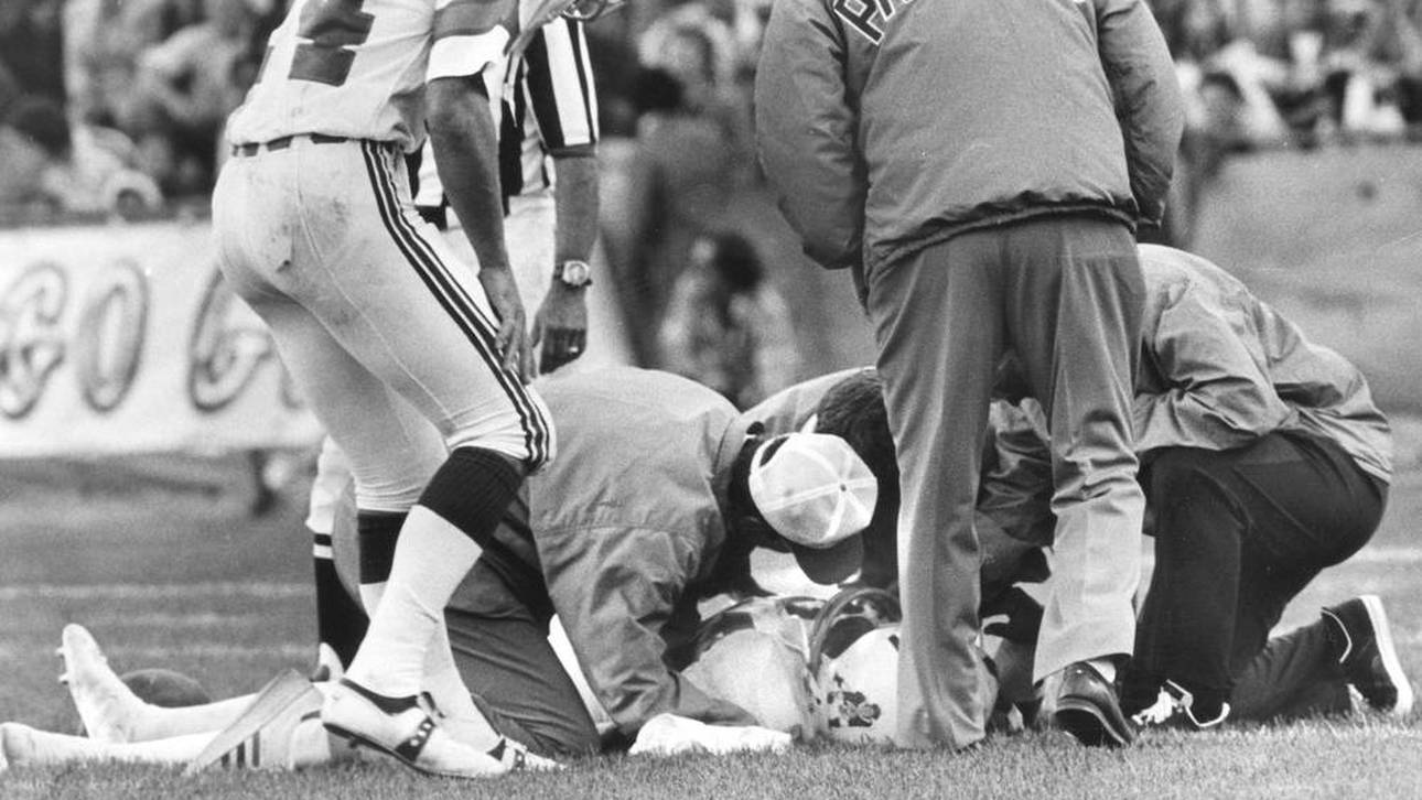 Darryl Stingley wird auf dem Platz behandelt