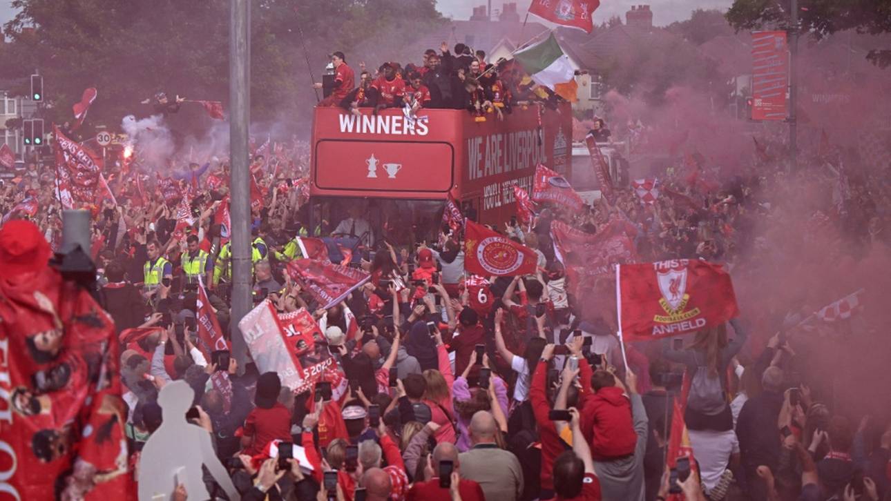 Liverpool-Parade vor begeisterten Fans