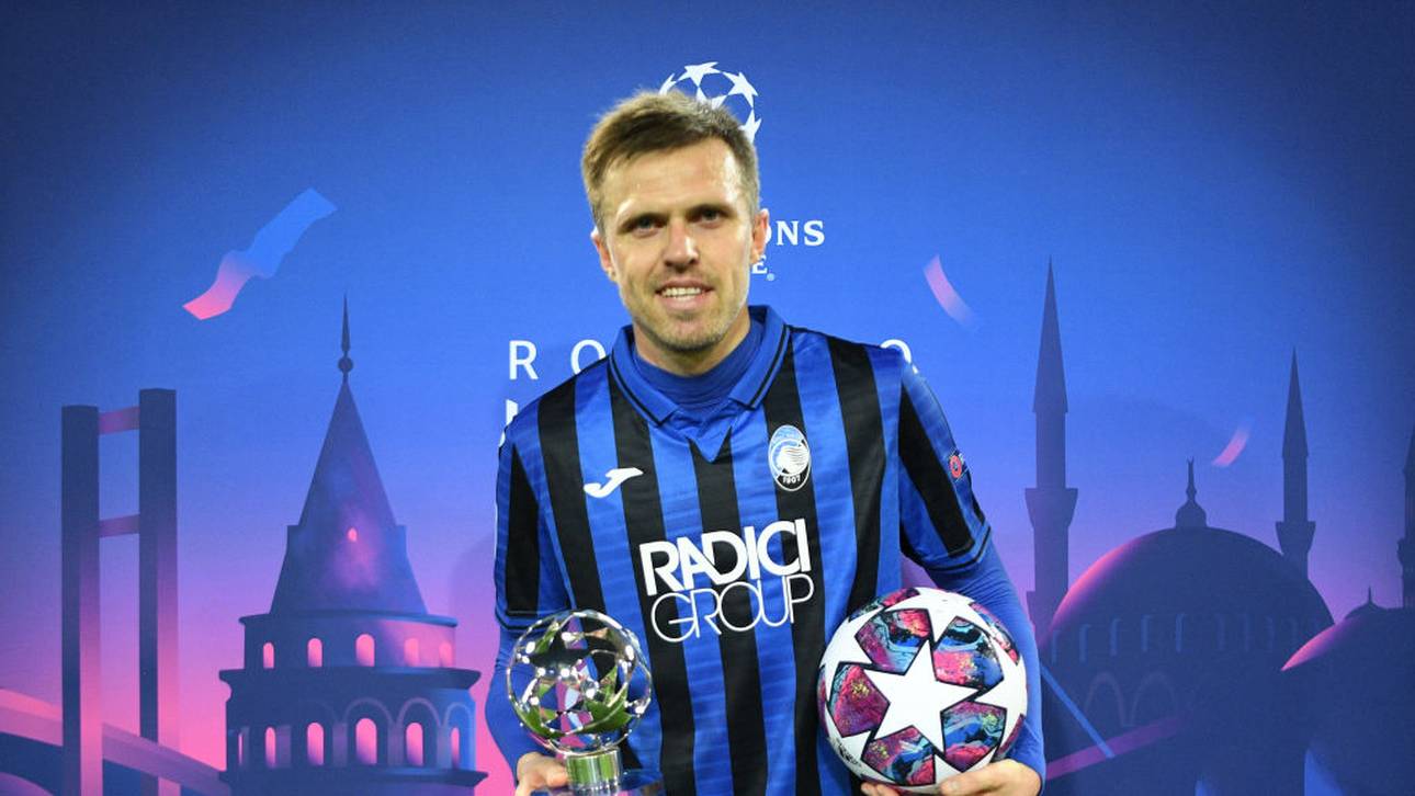 Josip Ilicic mit der Auszeichnung zum Man of the Match nach seinem Viererpack beim FC Valencia