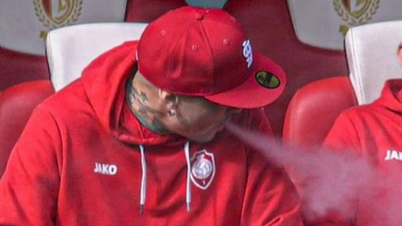 Radja Nainggolan gönnte sich auf der Ersatzbank eine E-Zigarette