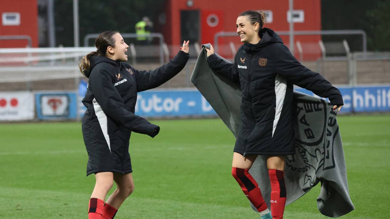 Loreen Bender (l.) und Selina Ostermeier (r.) erleben eine famose Saison mit Bayer Leverkusen