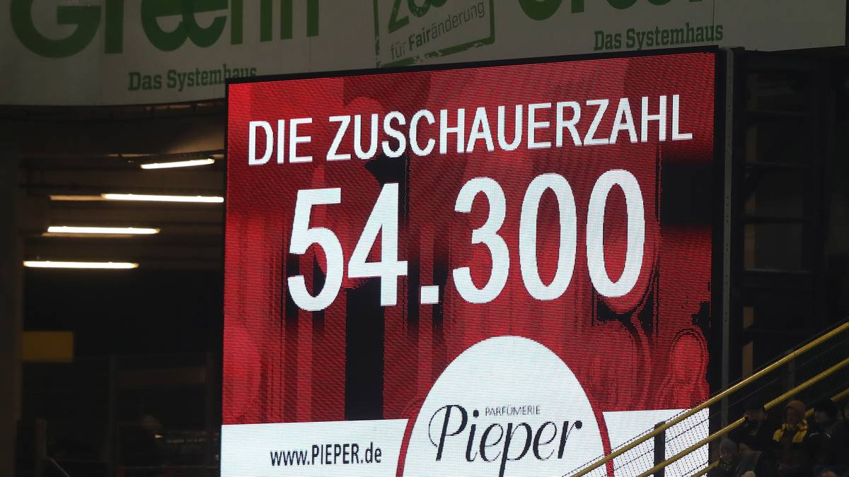 Nur 54.300 statt der üblichen 80.000 Zuschauer kamen - und setzten damit ein deutliches Zeichen, das auch von den Liga-Verantwortlichen vernommen wurde