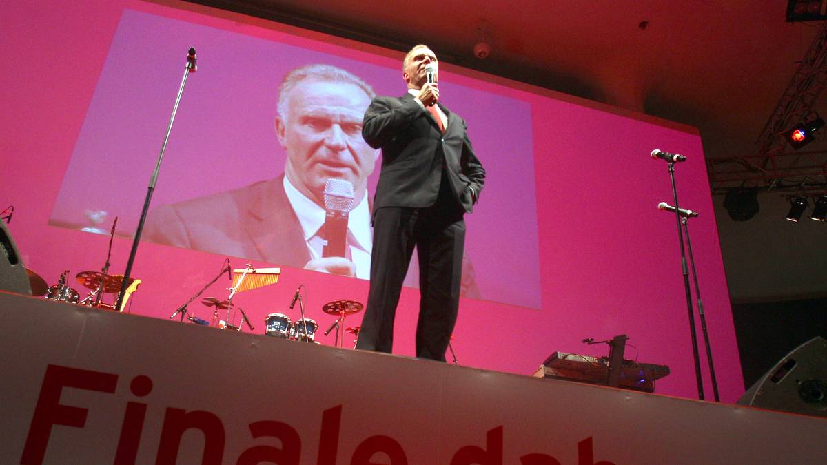 Machtlos im Finale dahoam: Nach dem verlorenen Champions-League-Finale gegen Chelsea im Mai 2012 muss Rummenigge die passenden Worte finden