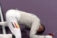 Der deutsche Säbelfechter Matyas Szabo unterliegt im Olympia-Viertelfinale dem Weltranglisten-Ersten und ist anschließend völlig aufgelöst. Ihm kommen die Tränen.