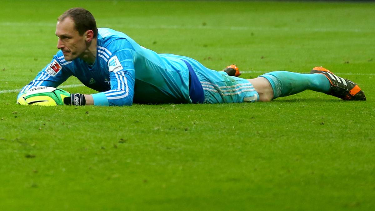 Drobny ist nicht zu beneiden. Thomas Müller ist der nächste, der den Ball in seinem Netz unterbringt.