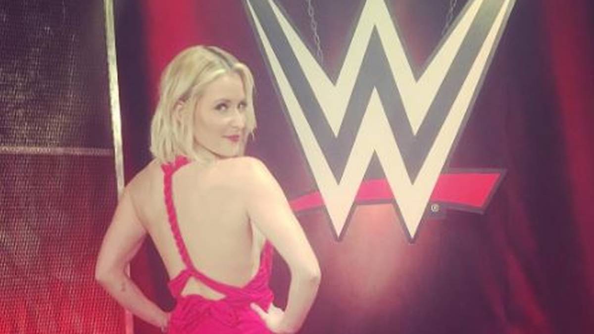 Renee Young - das ist die Ehefrau von WWE-Star Dean Ambrose