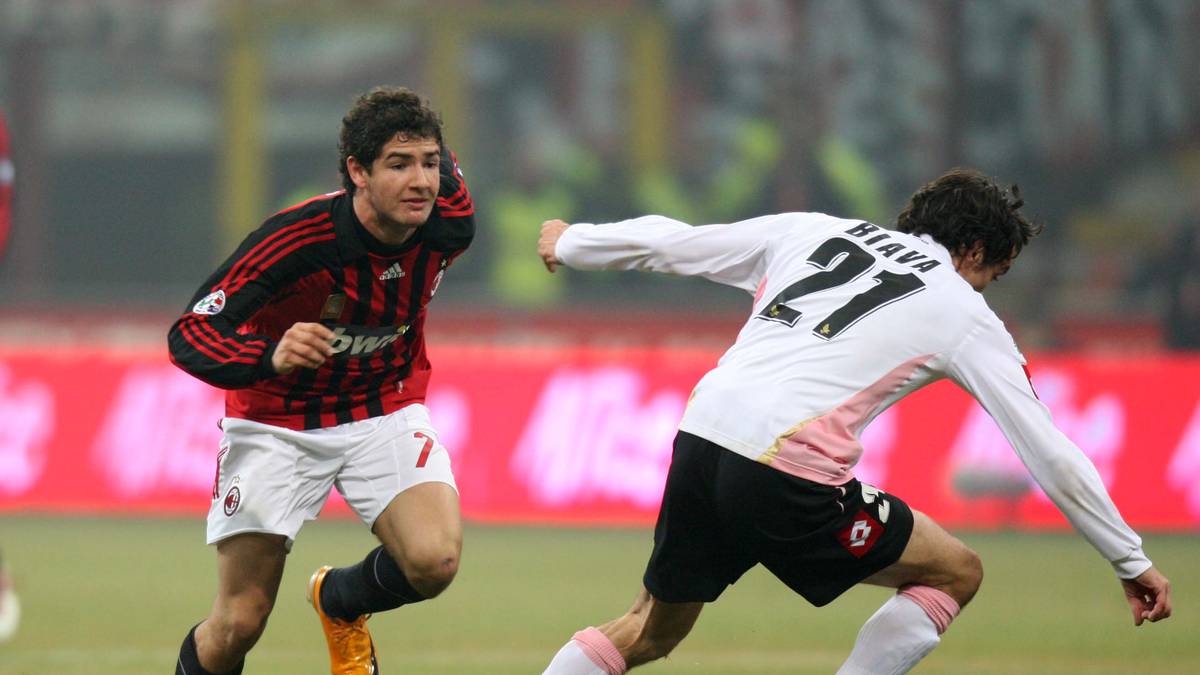 Hertha wollte, laut Hoeneß, "einen solchen Vorgriff auf die Zukunft" für drei Millionen Euro nicht wagen. Stattdessen ging er zum AC Mailand, wo er vier Jahre später das Elffache wert war