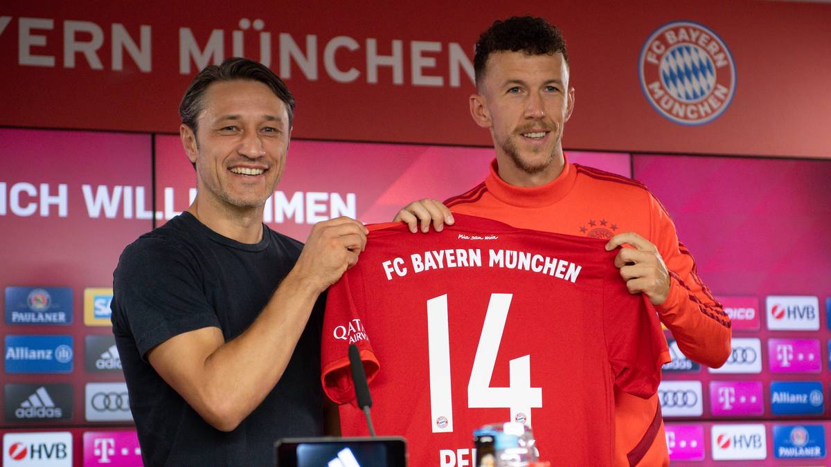 NUMMER 14: Ivan Perisic (hier mit Trainer Niko Kovac bei der Präsentation) seit Saison 2019/2020. Auch Xabi Alonso trug einst das Trikot mit der Nummer 14 (von 2015 bis 20178) und kam auch erst kurz vor dem Transferschluss nach München. Der heutige Bremer Claudio Pizarro trug in zwei Gastspielen zwischen 2001 bis 2015 das rote Trikot mit der 14