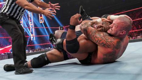 Karrion Kross besiegte Keith Lee bei WWE RAW mit dem Finisher Kross Jacket
