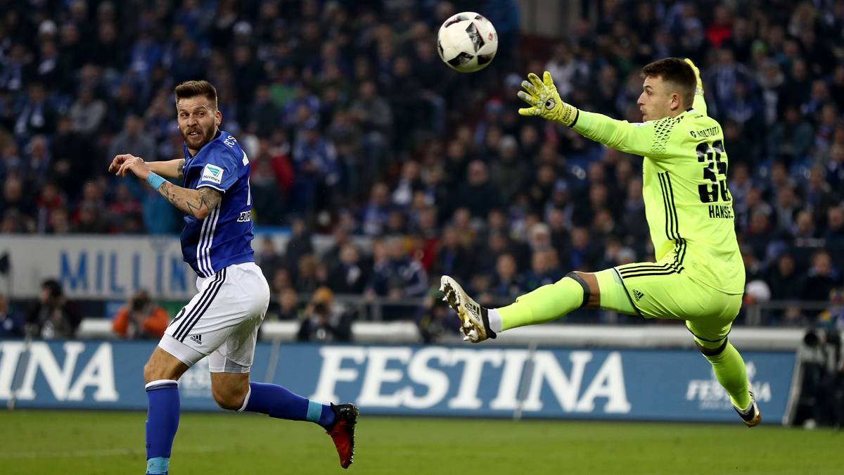 Guido Burgstaller (Schalke): Hat sich nach seinen Leistungen einen Platz in der Startelf verdient. Braucht gute Nerven und noch bessere Knochen, um Lopes dos Santos 90 Minuten zu ertragen. Weiß immerhin, was auf ihn zukommt in der Hölle von Thessaloniki. War 2012 bereits mit Rapid Wien zu Gast. Erlebte, wie PAOK-Ultras Gäste-Spieler über den Platz hetzten. Zur "Belohnung" verhängte die UEFA seinerzeit drei Geisterspiele. 2013 mussten die Griechen gegen Schalke vor leeren Rängen ran, verloren 2:3