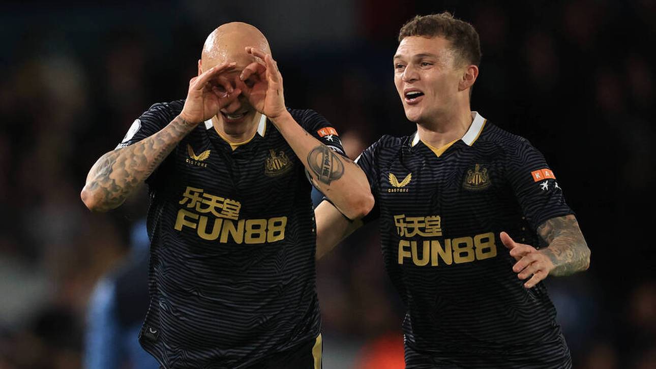 Kapitän Jonjo Shelvey beim Jubel über den Treffer zum 1:0 über Leeds United