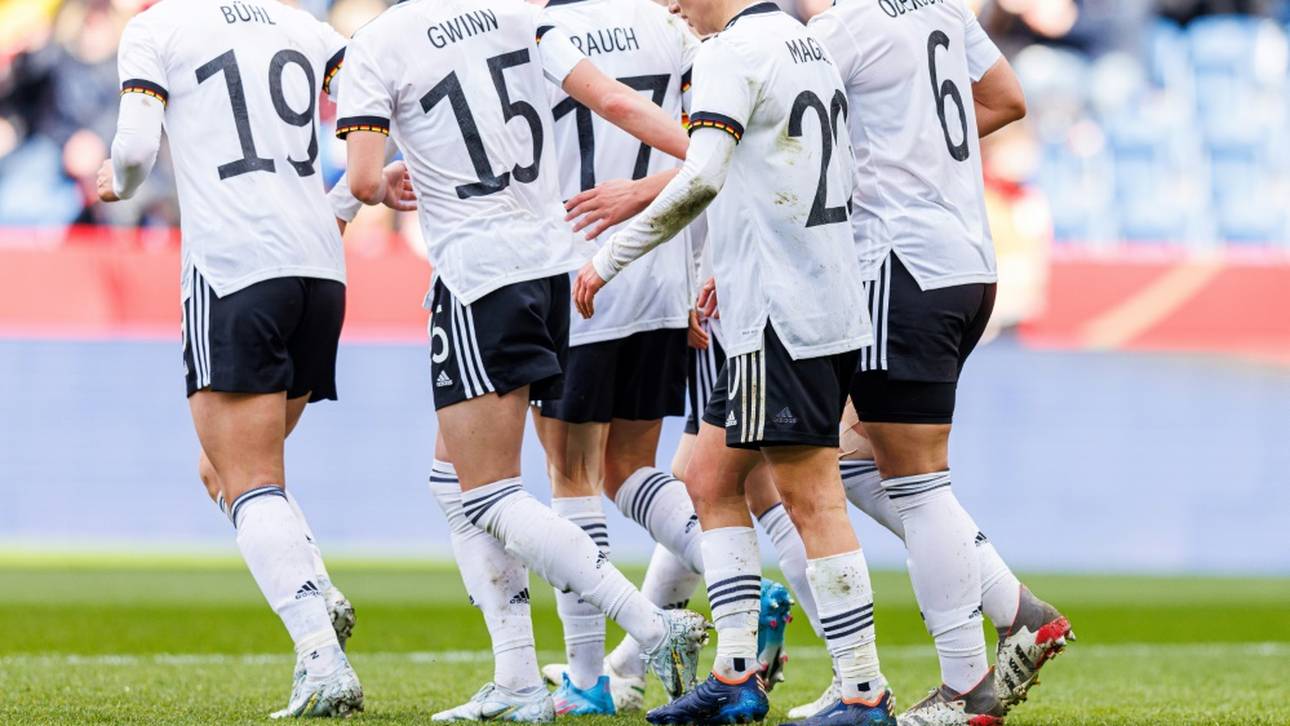 DFB-Frauen mit Prestigeduell