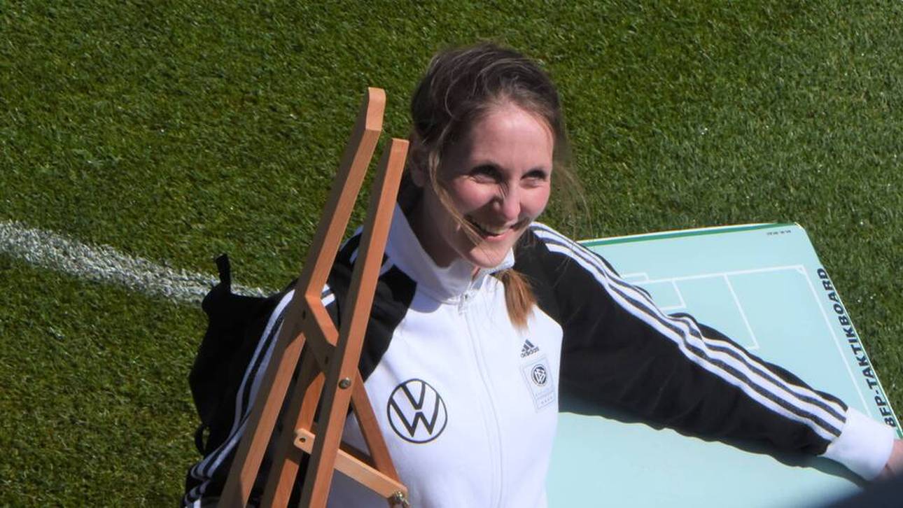 Diese Frau hält Flick den Rücken frei