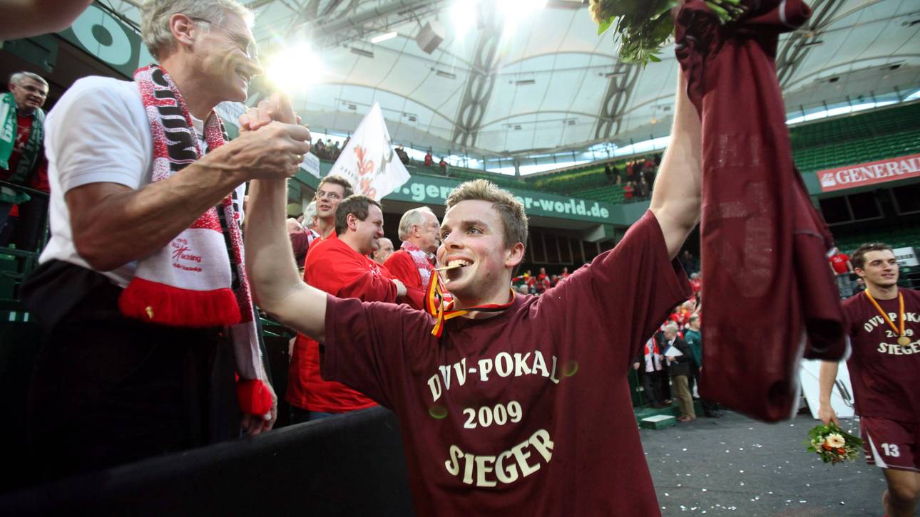 Patrick Steuerwald wurde mit Haching 2009 und 2010 Pokalsieger