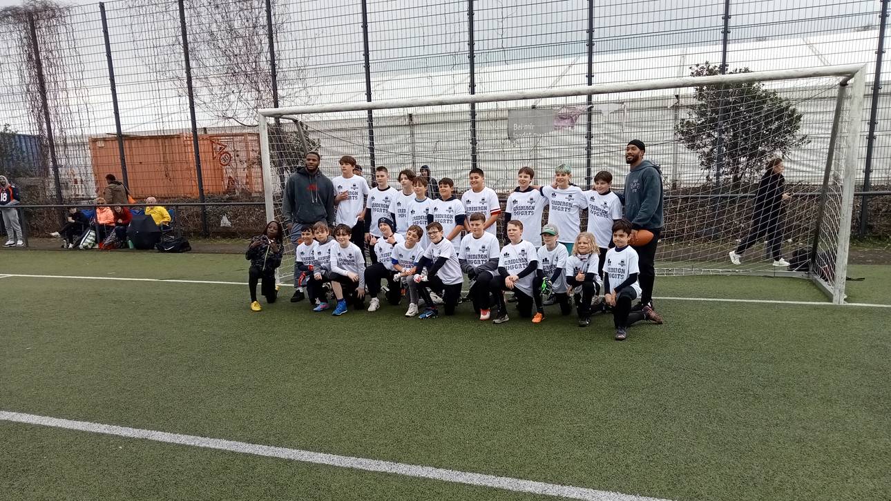 Die NFL-Stars Micah Parsons (l.) und Andre Cisco (r.) weilen aktuell in Deutschland