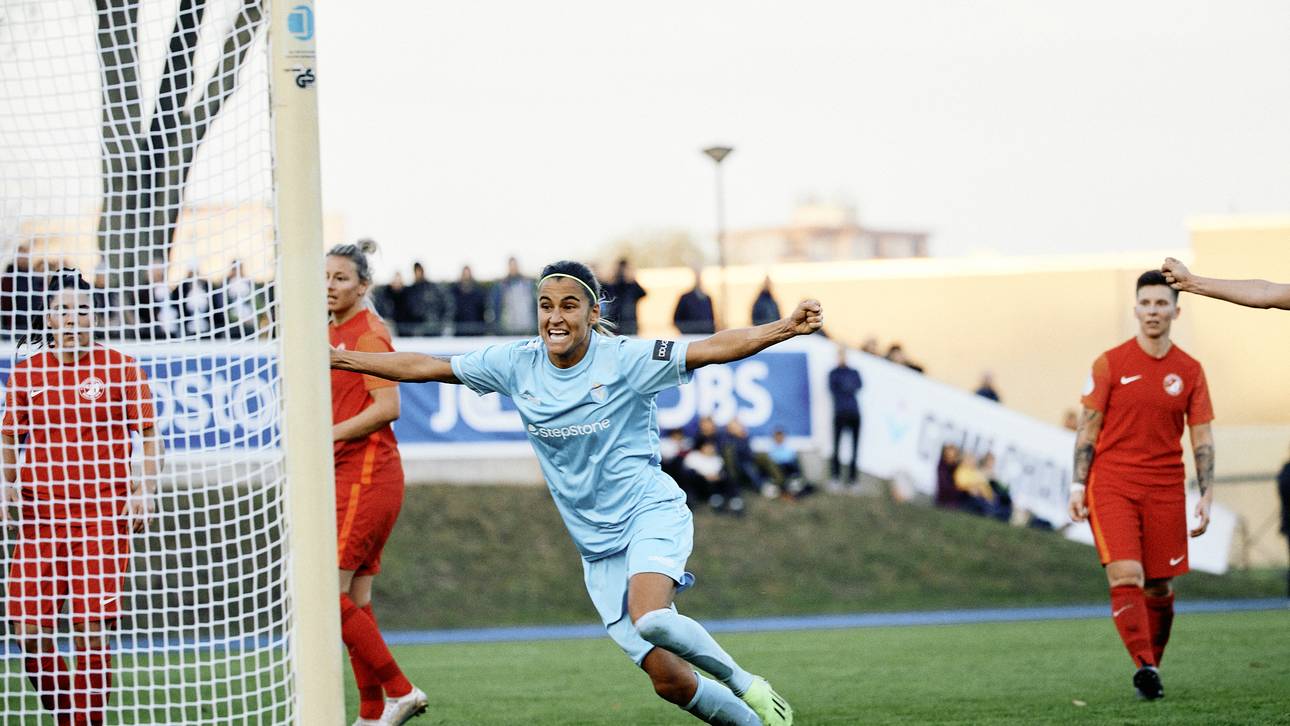 Euphorischer Torjubel der Viktoria-Topspielerin Aylin Yaren