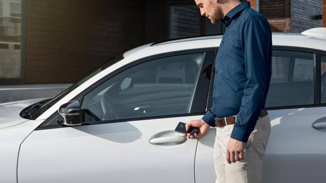 Bei BMW lassen sich neue Modelle optional mit dem Smartphone öffnen