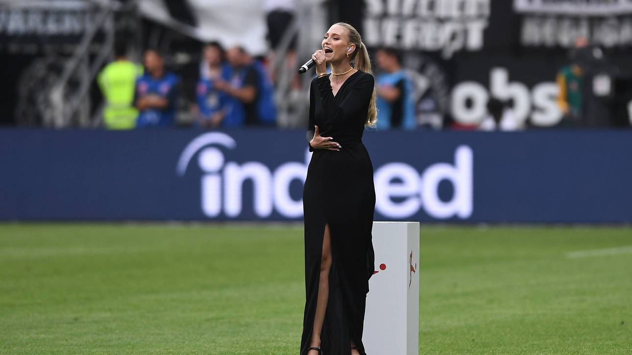 Hymnen-Sängerin reagiert auf Pfiffe