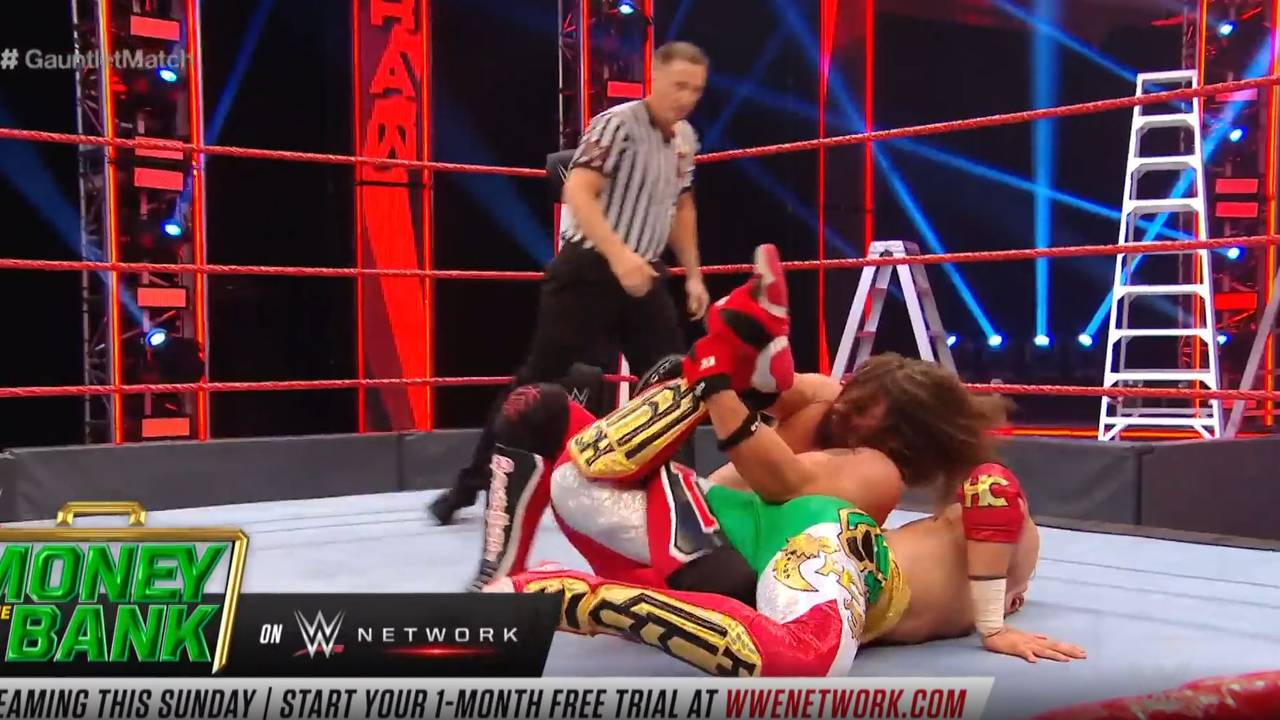 WWE Monday Night RAW: AJ Styles feiert Comeback