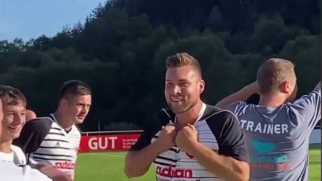 Der eigentlich verletzte Jens Kohlhepp von der Kreisliga-Mannschaft SpVgg Niedernberg wird extra für einen Freistoß eingewechselt. Er trifft, schießt sein Team zum Sieg und wird danach wieder ausgewechselt.