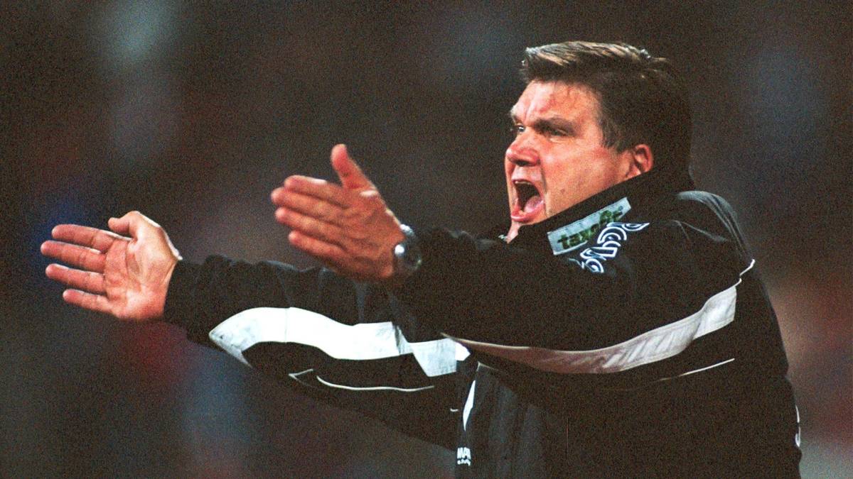 PLATZ 8 - HANS MEYER (66 Jahre, 201 Tage): Mit 28 Jahren der jüngste Trainer der DDR-Oberliga, als er 1971 den FC Carl-Zeiss Jena übernimmt. Stößt 1999 zur Borussia aus Mönchengladbach, die er zwei Jahre später zurück in die 1. Liga führt. Nach einem einjährigen Intermezzo bei Hertha BSC folgt die erfolgreichste Phase ...