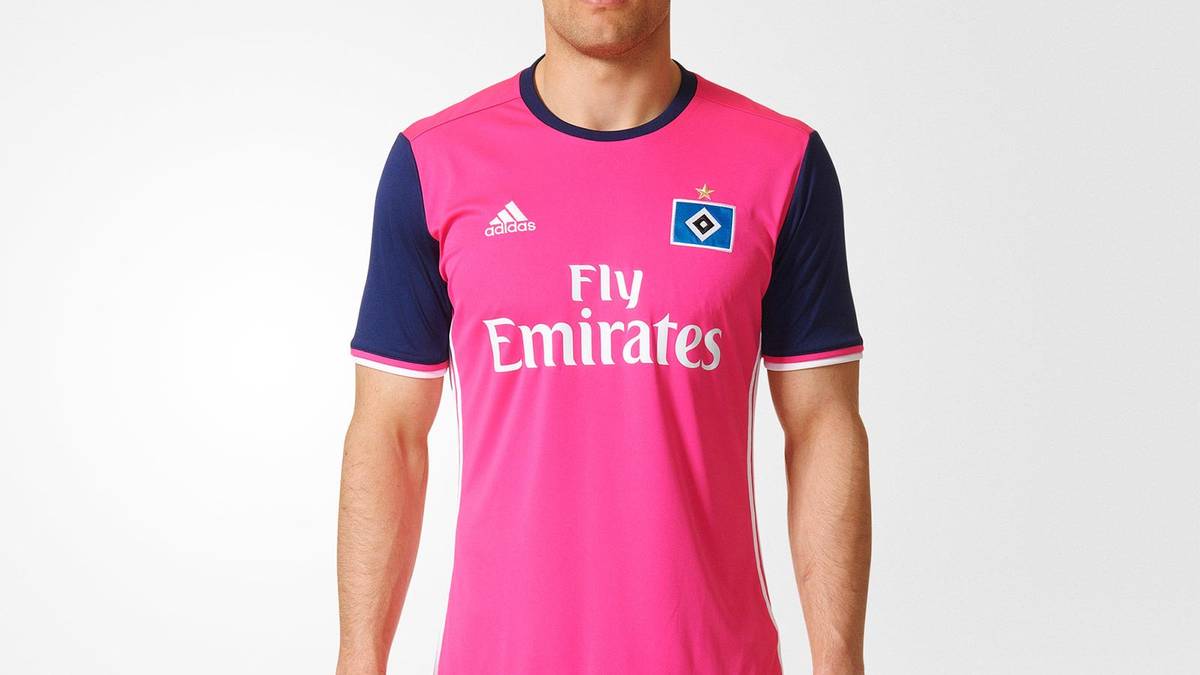 ...und hält auch in dieser Saison am gewagten Pink fest. Beim SC Freiburg müssen sich die Anhänger gegenwärtig mit einer ähnlich gewagten Kombination auseinandersetzen