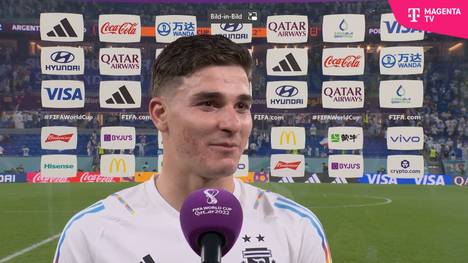 Argentiniens Nationalteam führt durch einen 2:0-Sieg gegen Polen die Gruppe C an und lässt die Auftaktniederlage gegen Saudi-Arabien in Vergessenheit geraten. Youngster Julian Alvarez gibt sich sehr zufrieden mit der Leistung der Mannschaft.