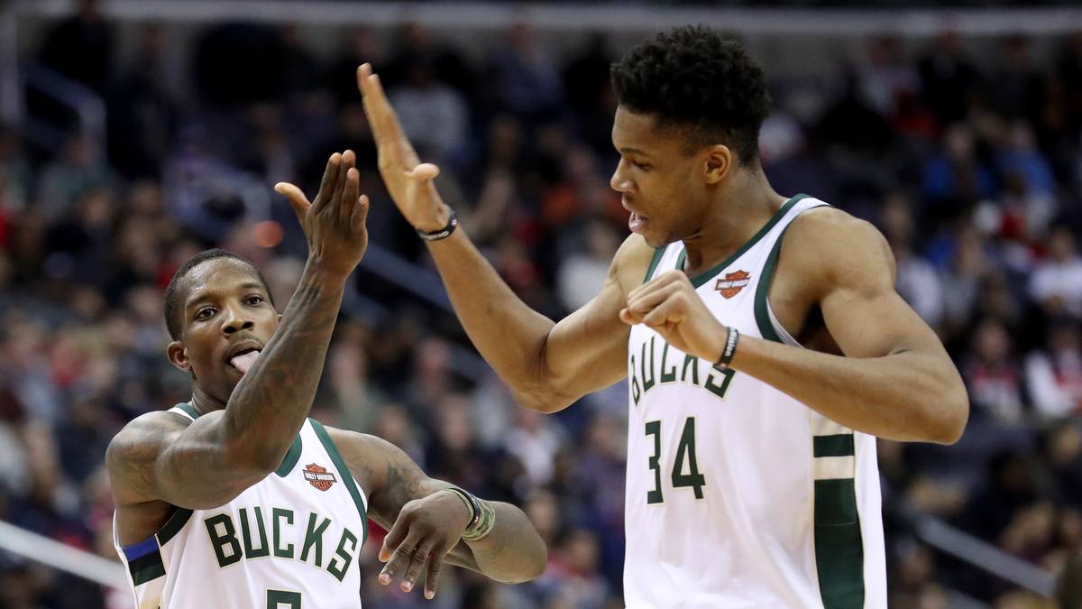 PLATZ 10 - MILWAUKEE BUCKS (33-28): Der Leuchtturm der Bucks ist "Greek Freak" Giannis Antetokounmpo. Seine Statistik (27 Punkte und 10 Rebounds im Schnitt) und Dominanz auf dem Feld sind MVP-verdächtig. Das Team um Antetokounmpo ist nicht minder jung und talentiert als Philly. Doch bei beiden stellt sich die Frage nach der Routine - zuletzt hagelte es zudem drei Niederlagen in Folge für die Bucks