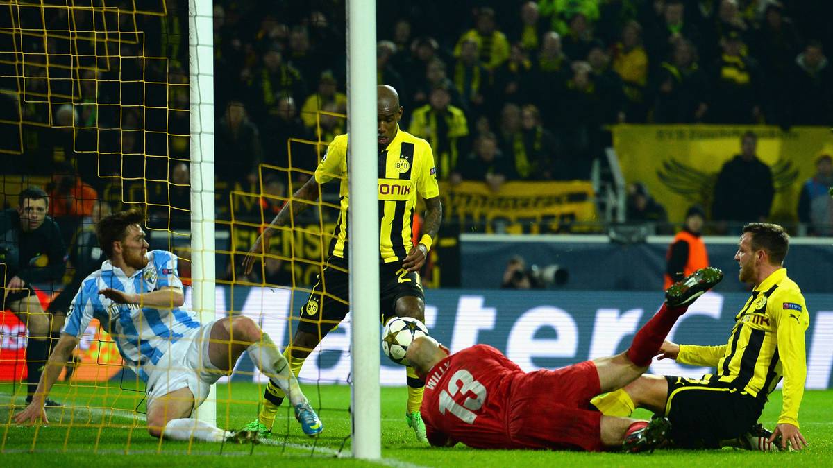 Dann der Nachspielzeit-Wahnsinn im Westfalenstadion. Zunächst trifft Julian Schieber, dann stochert Felipe Santana den Ball in der Nachspielzeit über die Linie. Das Stadion bebt, der BVB packt den ersten CL-Halbfinaleinzug nach 15 Jahren
