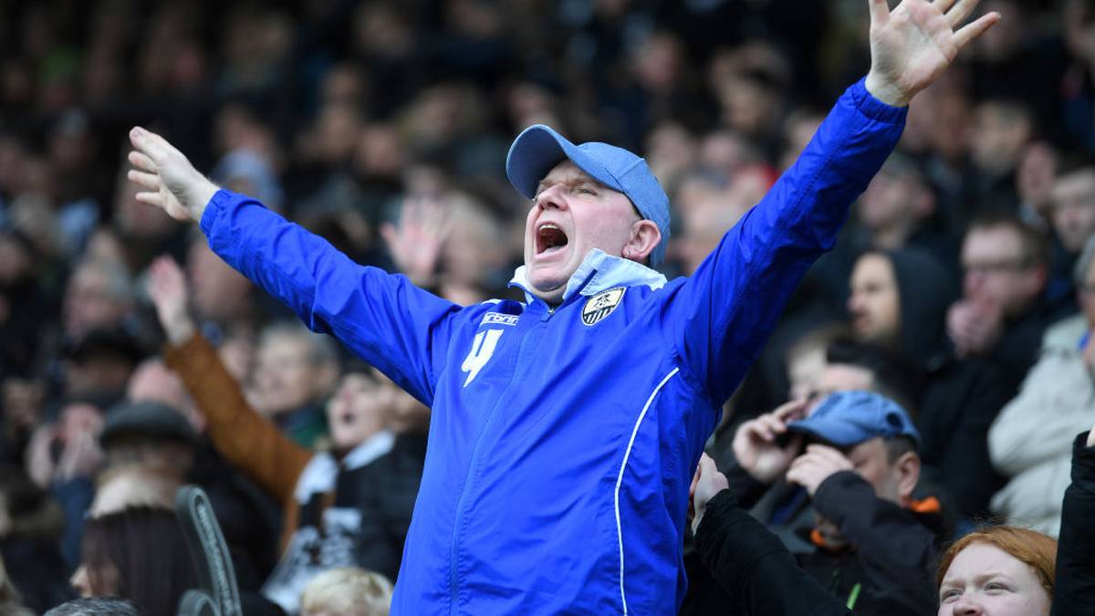 Fans von Notts County feiern eines der vier Tore