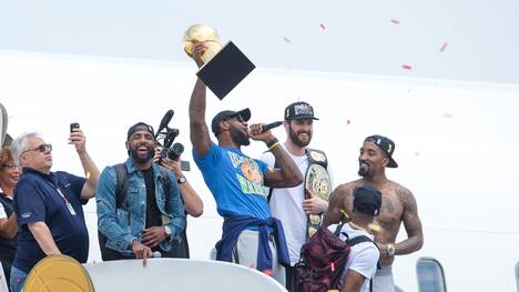 LeBron James ließ sich mit den Cavaliers in Cleveland feiern