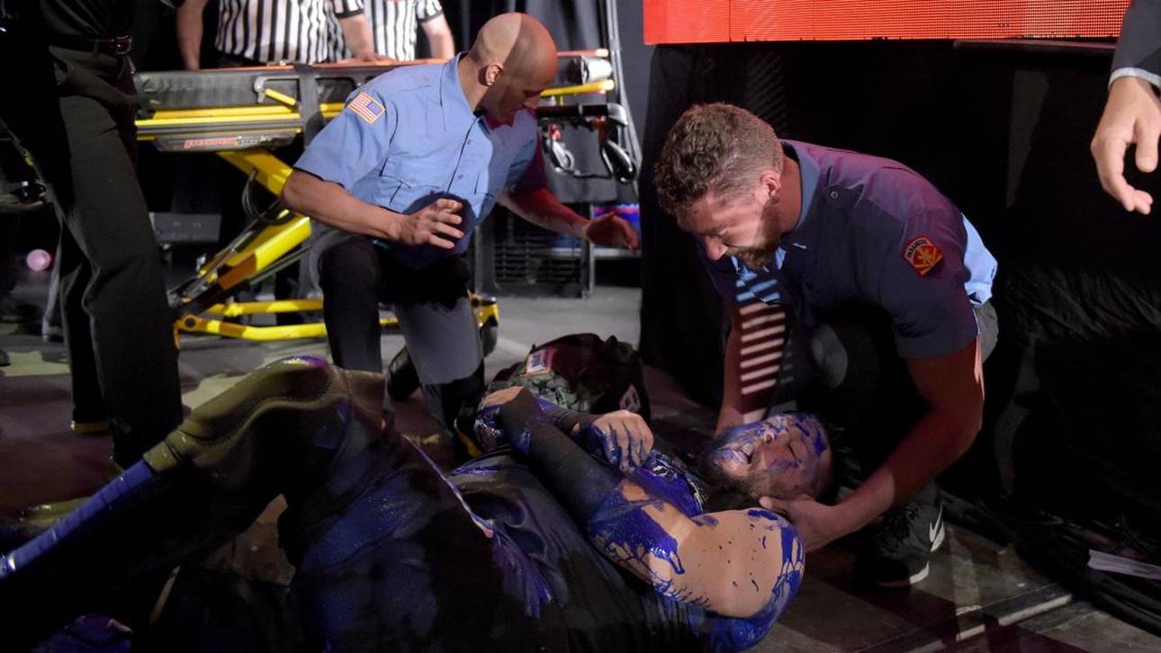 Skurrile Attacke bei WWE RAW