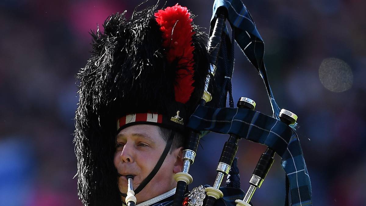 In Glasgow steigt das Battle of Britain zwischen Schottland und England - und wie es sich gehört, werden die Nationalhymnen auf dem Dudelsack gespielt