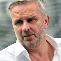 TV-Experte Didi Hamann warnt den FC Bayern, dass ihnen auch im Fall Ralf Rangnick eine Absage droht - wegen der verzwickten Lage des österreichischen Nationalcoachs vor der EM.