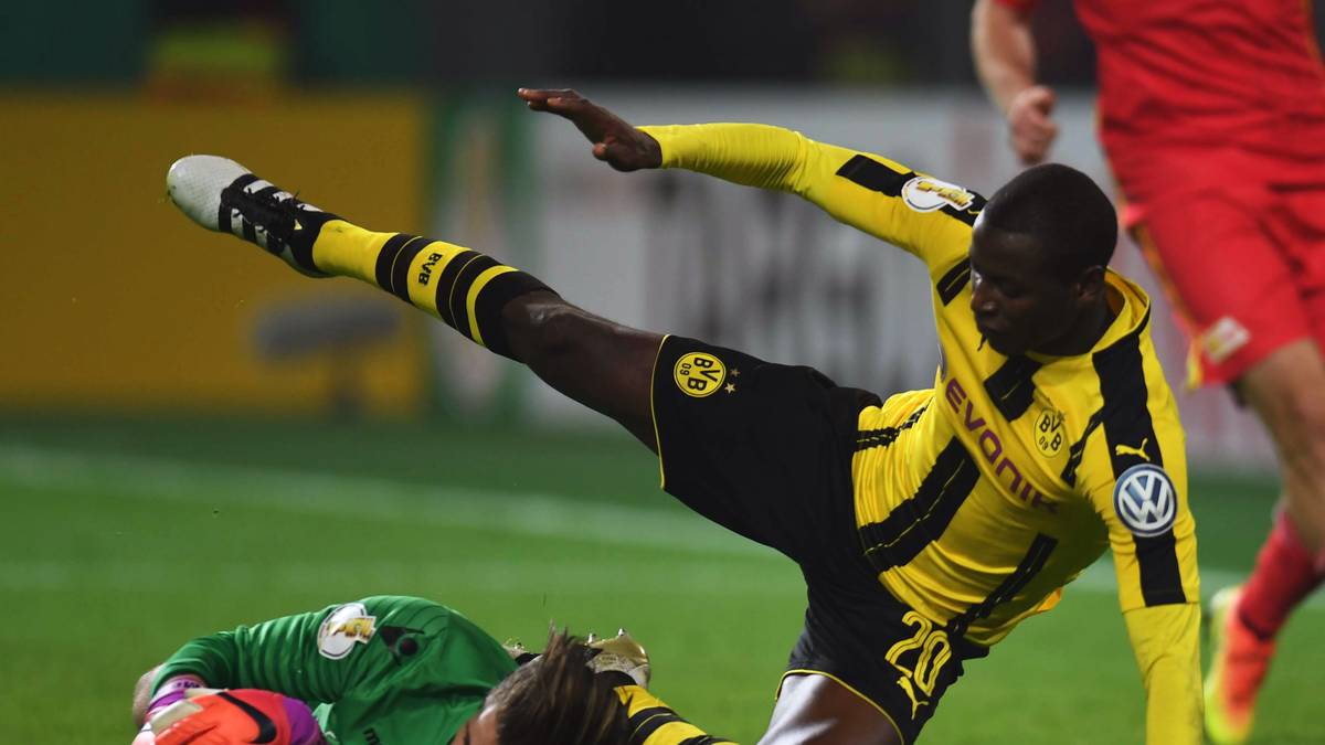 ADRIAN RAMOS: Nachdem Ramos bei Hertha BSC Tore am Fließband schoss, holte der BVB den Kolumbianer nach Westfalen. Im Schatten von Pierre-Emerick Aubameyang klappte es aber nicht mehr so recht mit Toreschießen: Am Ende waren es 13 Treffer in 53 Spielen