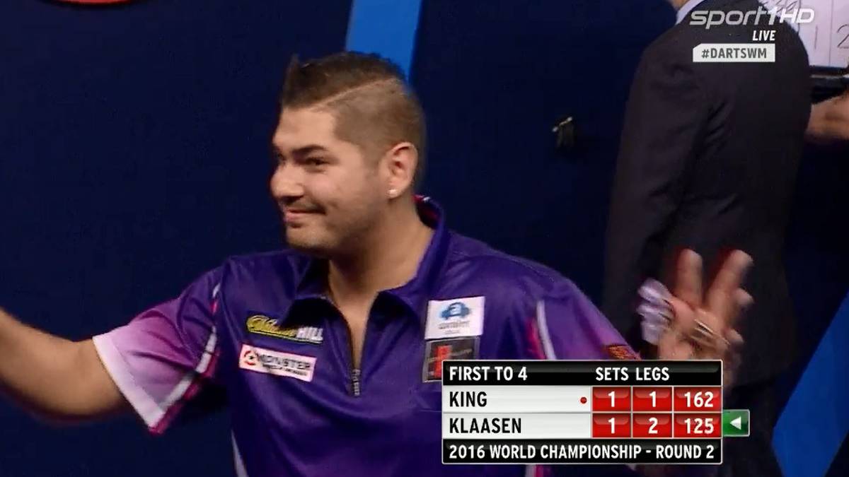 Der Niederländer dreht weiter auf. Im vierten Leg des dritten Satzes hat Klaasen die Chance zum 170er-Finish, doch er entscheidet sich zur Enttäuschung der Zuschauer gegen einen Wurf aufs Bullseye und muss den Anhang erst einmal beruhigen