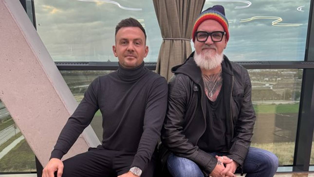 SPORT1-Reporter Reinhard Franke (r.) traf sich in Augsburg zum Exklusiv-Interview mit Enrico Maaßen