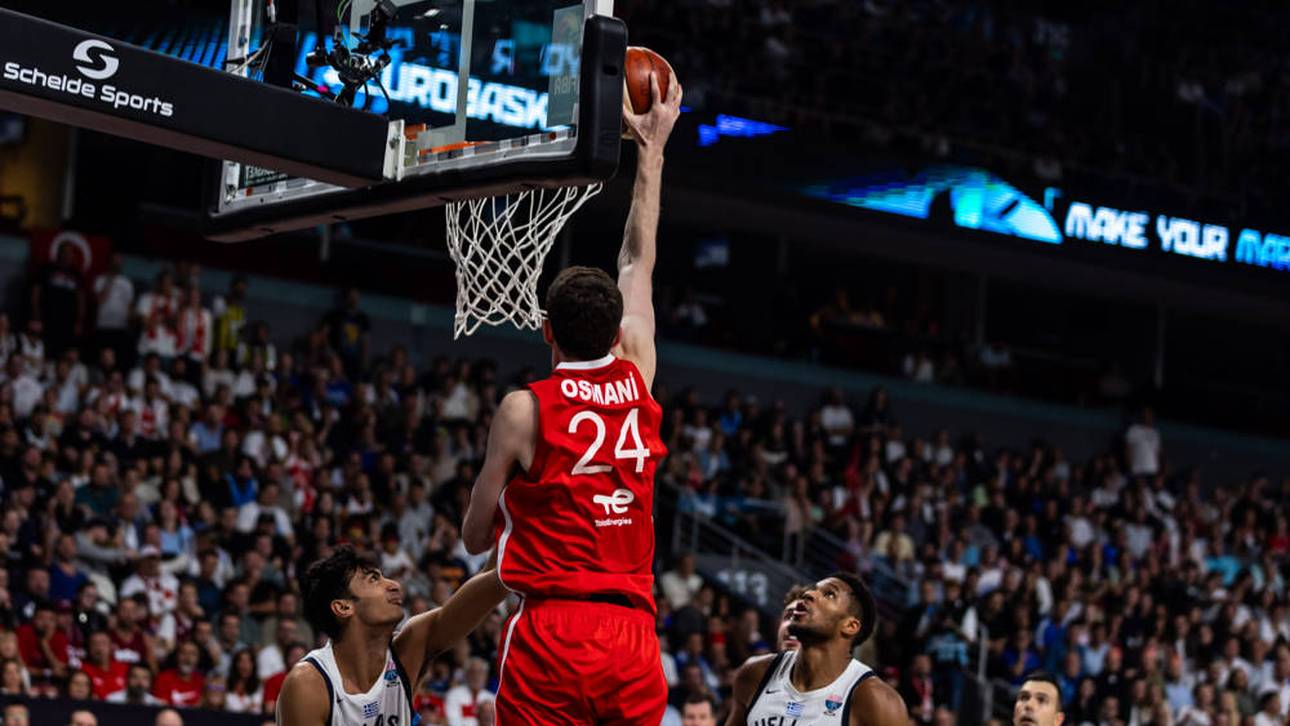 Ercan Osmani steigt zum Korb hoch