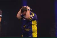 Spannung pur bis zum Decider! Im Halbfinale des Grand Slam of Darts zwischen Luke Littler und Gary Anderson schenken sich die beiden Profis nichts. Altmeister Anderson zieht zwischenzeitlich davon - doch Shootingstar Littler treibt den Krimi bis auf die Spitze.