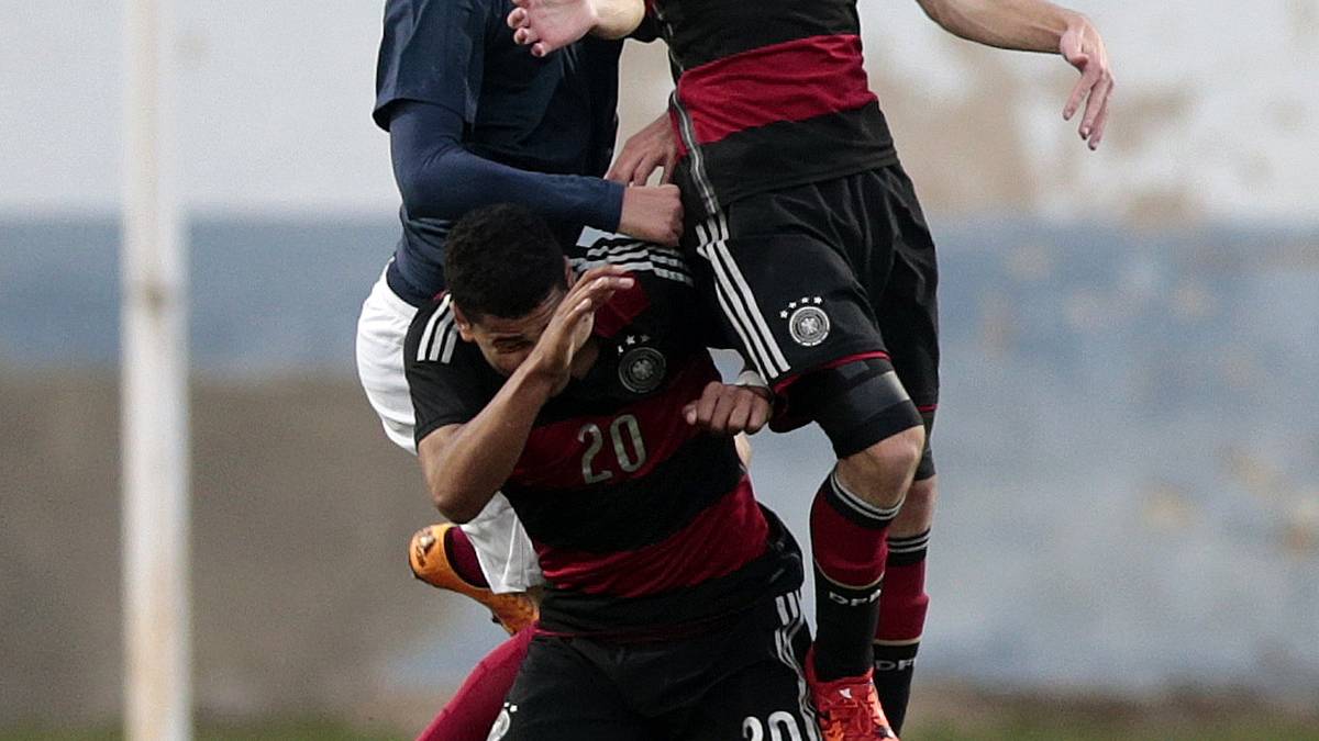 AMINE GOUIRI (*16. FEBRUAR 2000): Aus Lyons Talentschmiede entstammten Stars wie Lacazette und Benzema. Mit Amine Gouiri steht das nächste große Versprechen in den Startlöchern. Bei der U17-EM wurde der 17-Jährige mit acht Treffern Torschützenkönig vor Jann-Fiete Arp (7 Tore)