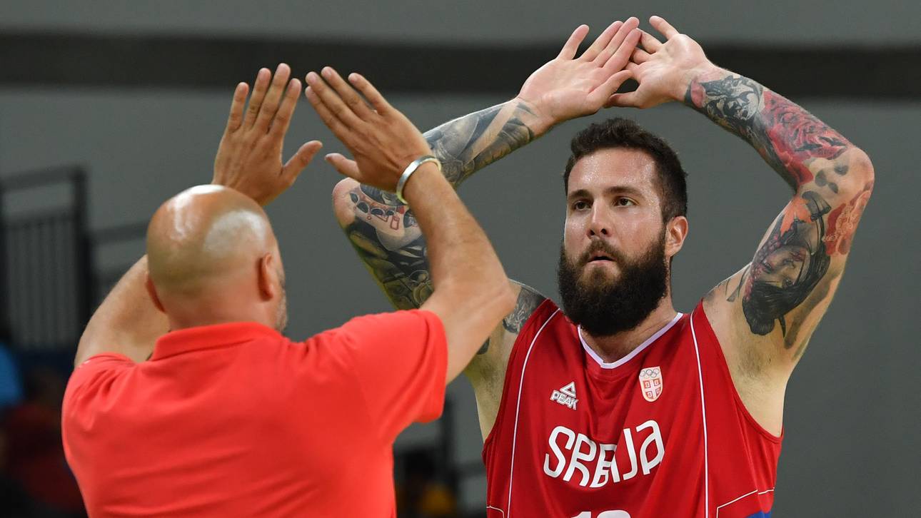 Serbiens Vorführung warnt die USA