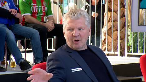 BVB-Spieler Julian Ryerson überrascht mit neuer Frisur auf dem Platz. Da kommen Erinnerungen hoch, oder Herr Effenberg?