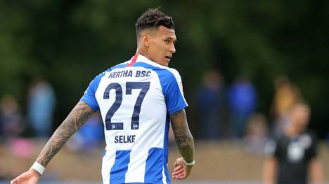 NEURUPPIN, GERMANY - JULY 07:  Davie Selke of Berlin looks on during the pre-season friendly match between Hertha BSC and Eintracht Braunschweig on July 7, 2019 in Neuruppin, Germany. (Photo by Matthias Kern/Bongarts/Getty Images)